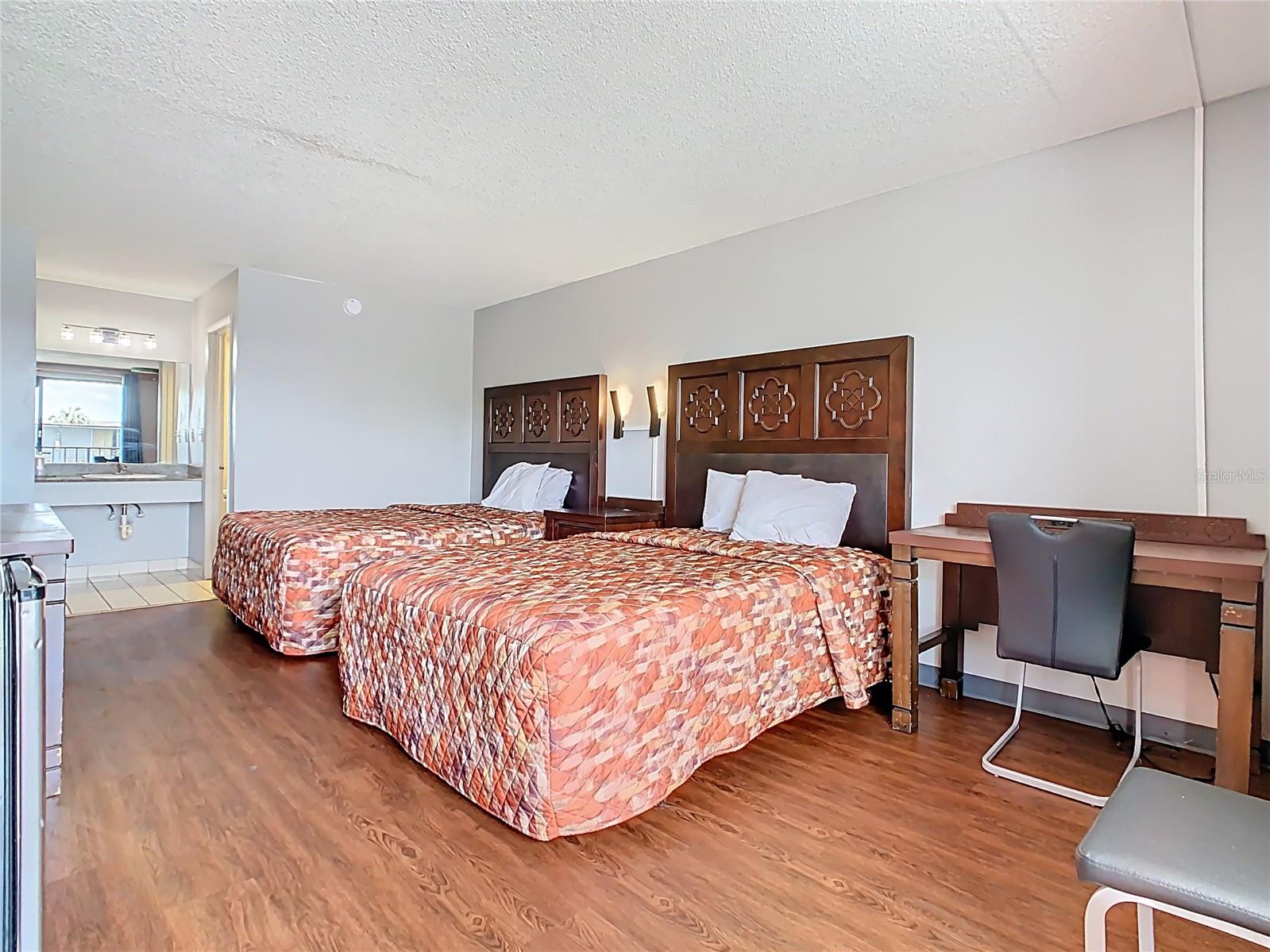 Image 8 of 18 For 4121 Vine Street