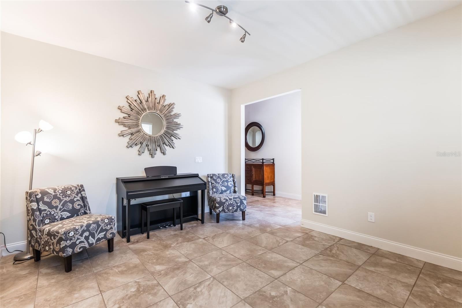 Image 5 of 37 For 9963 Hartford Maroon Road