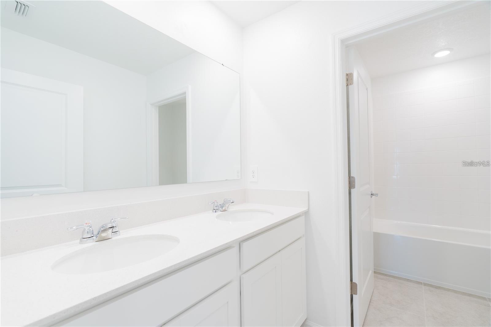 Image 14 of 21 For 921 Jackson Avenue