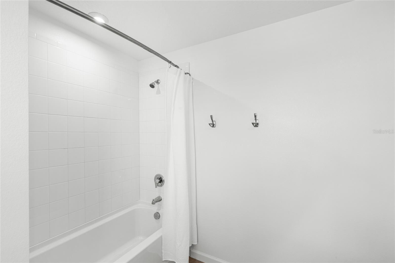 Image 20 of 45 For 1168 Lakeshore Breeze Place