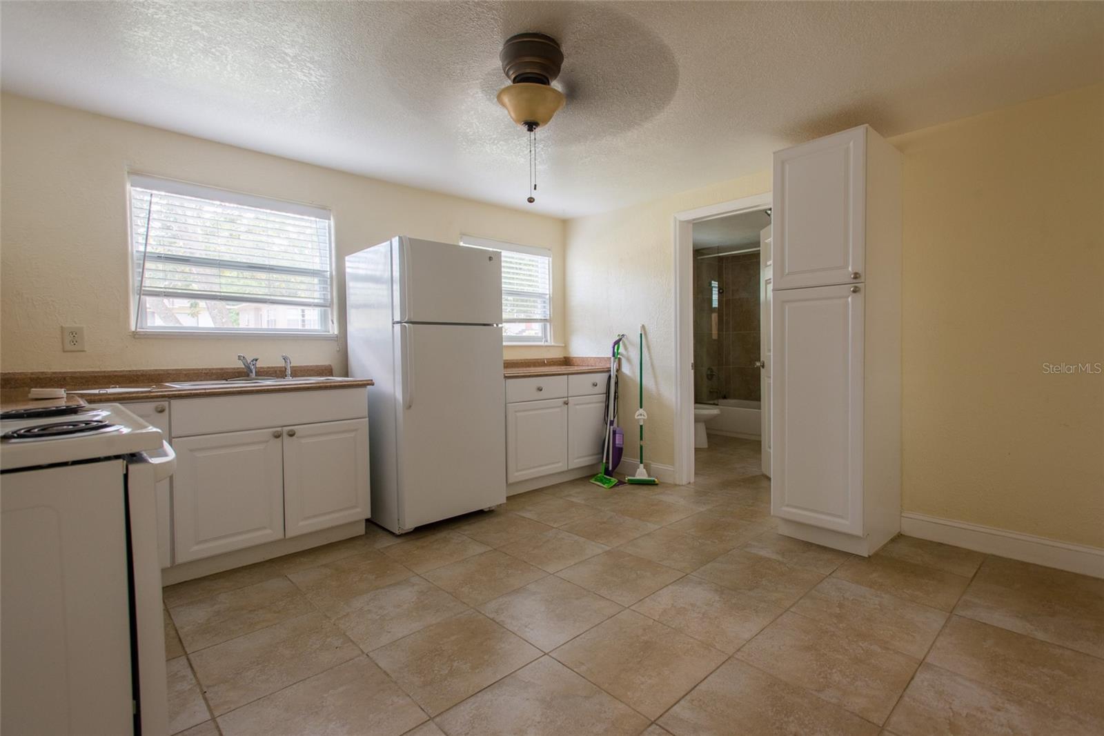 Image 13 of 31 For 821 Hillcrest Street