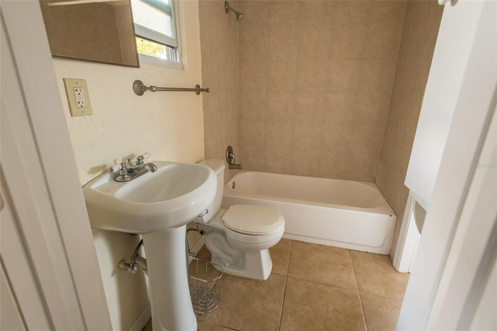 Image 15 of 31 For 821 Hillcrest Street