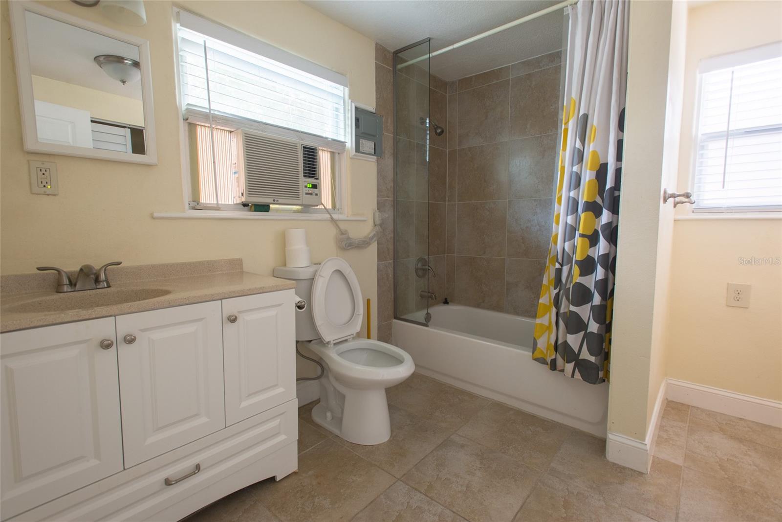 Image 16 of 31 For 821 Hillcrest Street