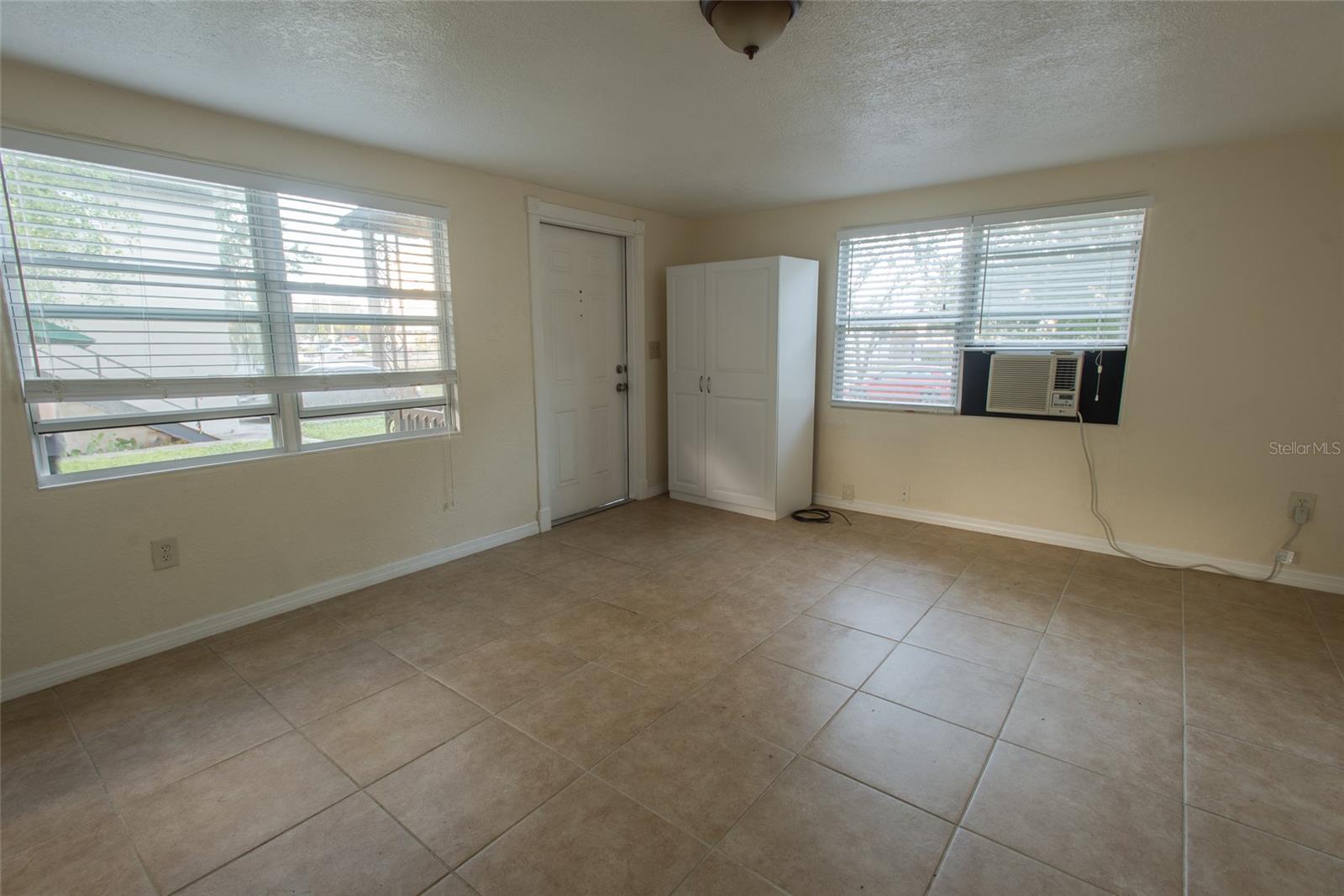 Image 17 of 31 For 821 Hillcrest Street