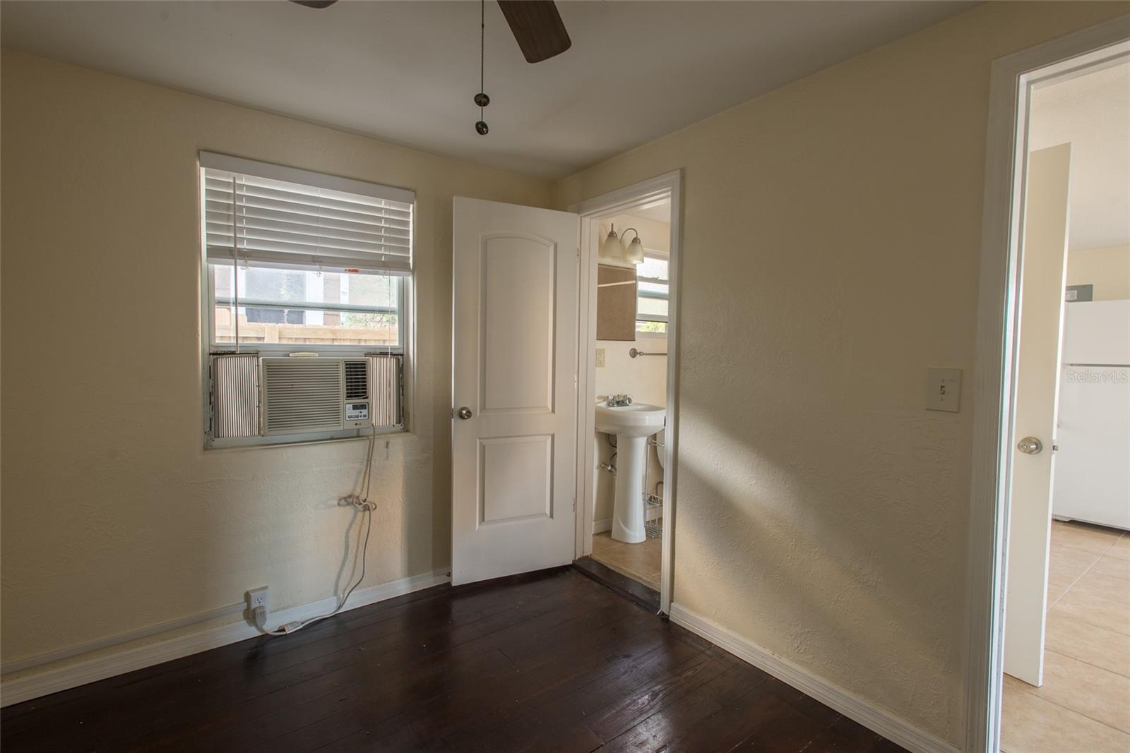 Image 19 of 31 For 821 Hillcrest Street