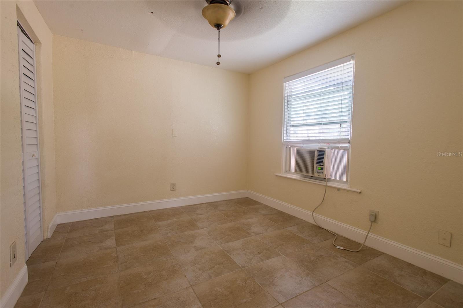 Image 22 of 31 For 821 Hillcrest Street