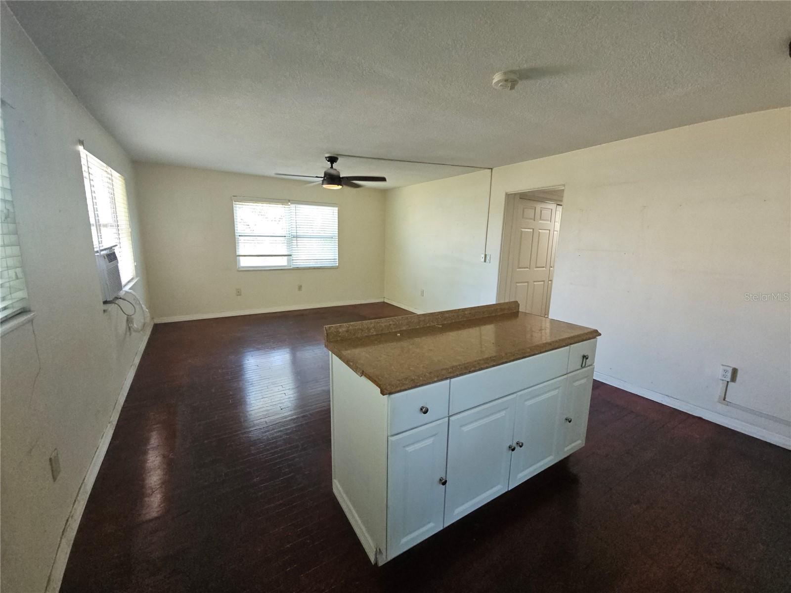 Image 24 of 31 For 821 Hillcrest Street