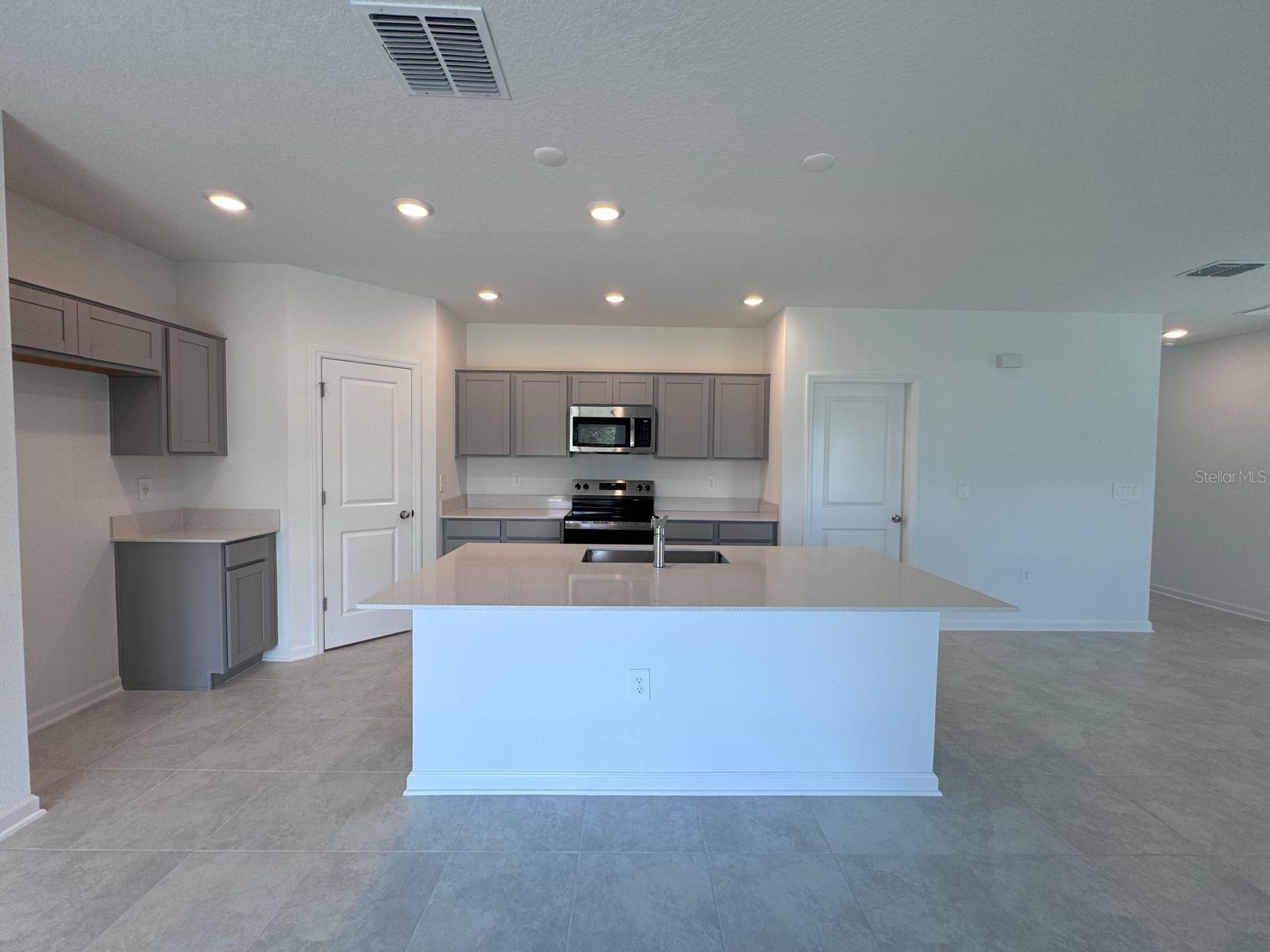 Image 3 of 42 For 1033 Waterfall Boulevard
