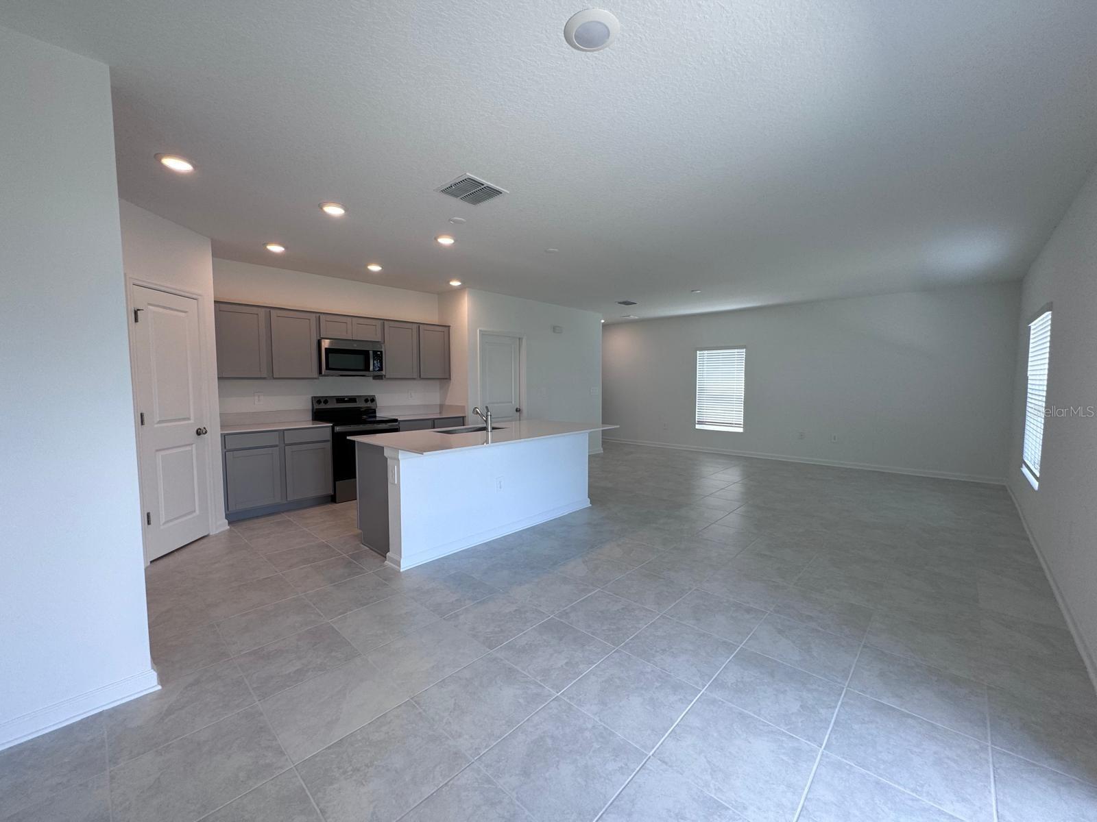 Image 4 of 42 For 1033 Waterfall Boulevard