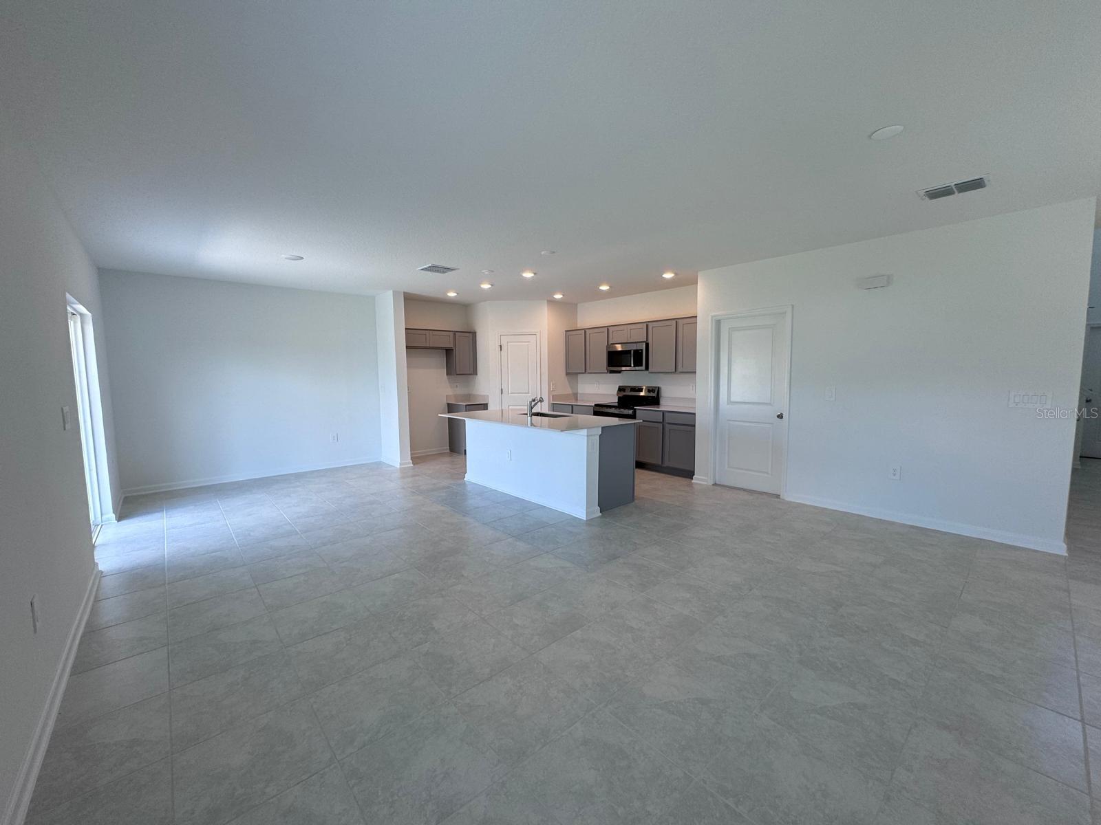 Image 5 of 42 For 1033 Waterfall Boulevard
