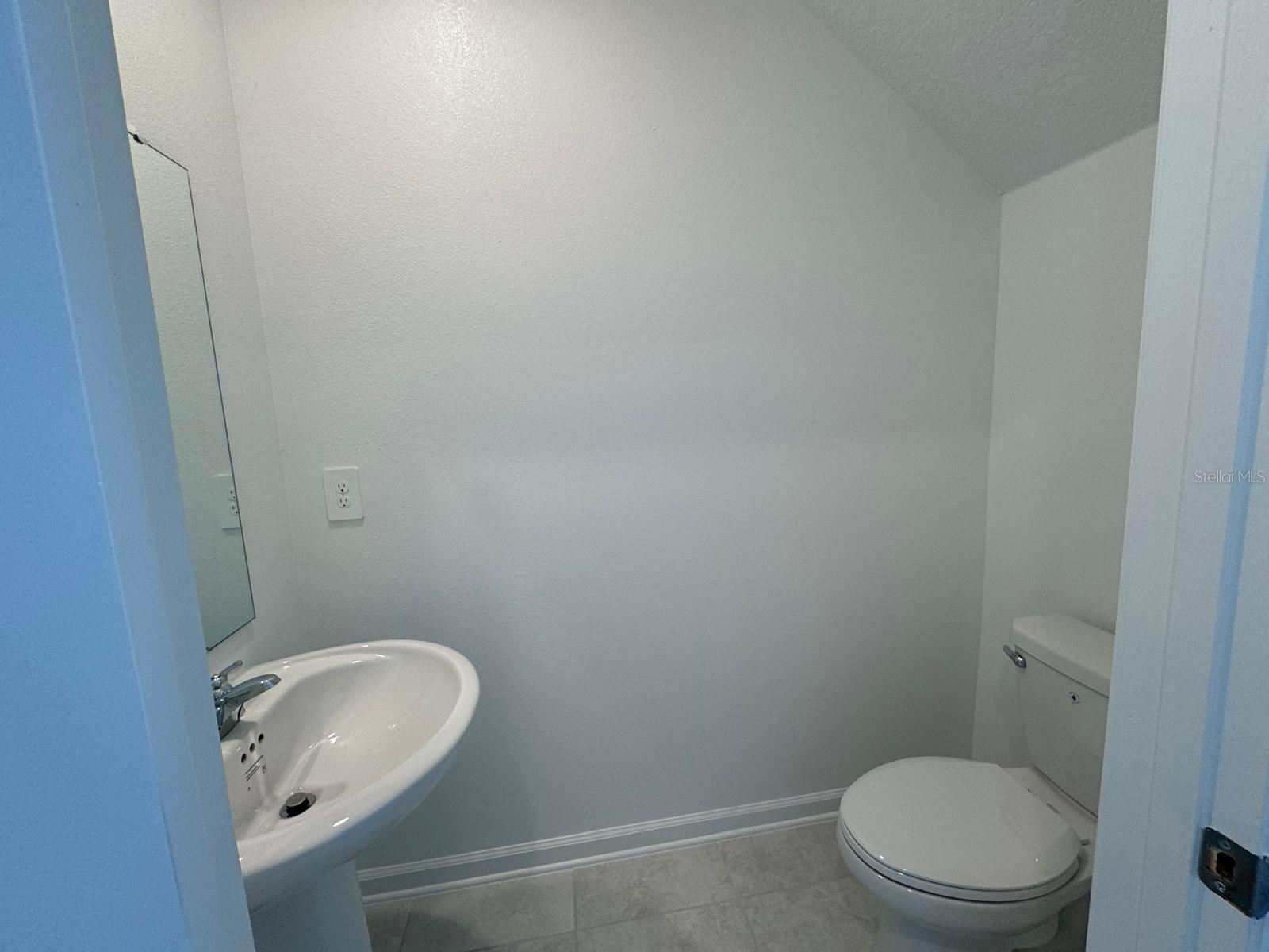 Image 9 of 42 For 1033 Waterfall Boulevard