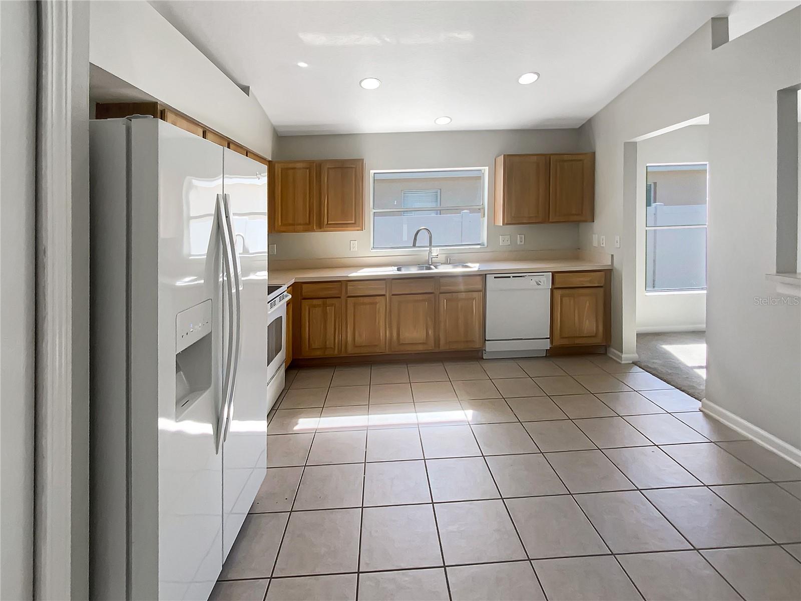 Listing photo id 9 for 30406 Arrochar Street