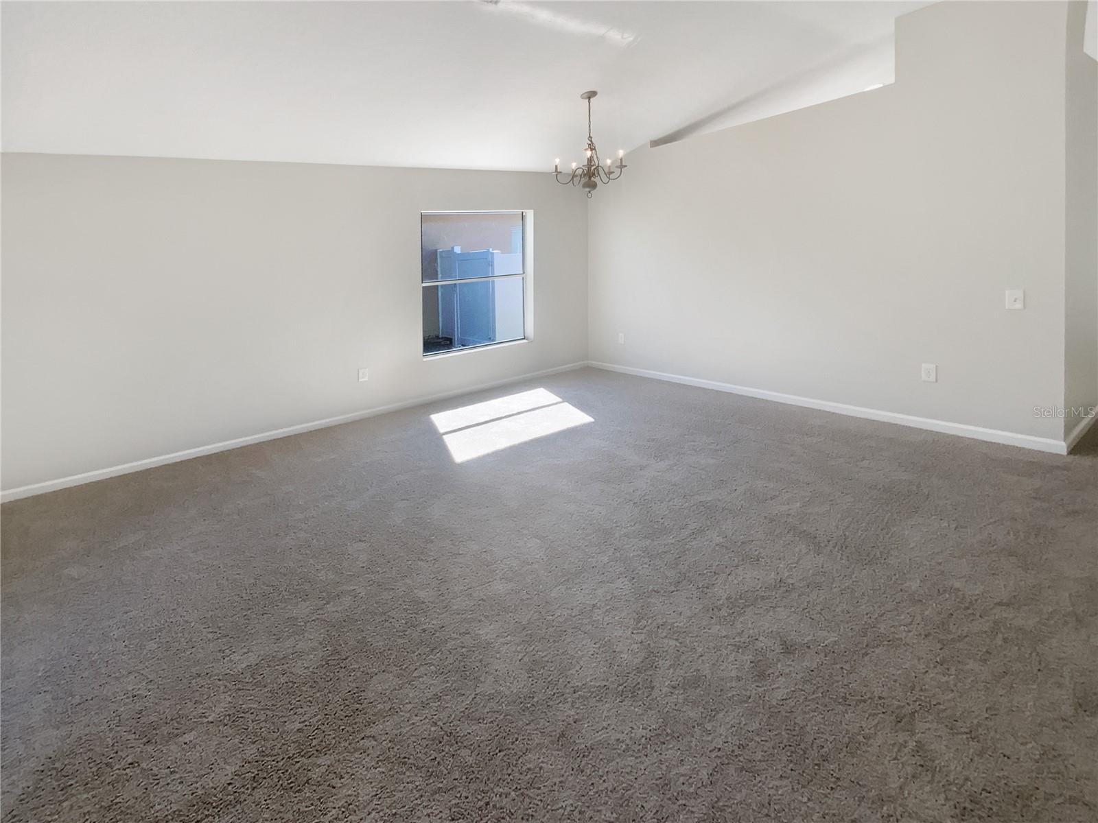 Listing photo id 10 for 30406 Arrochar Street