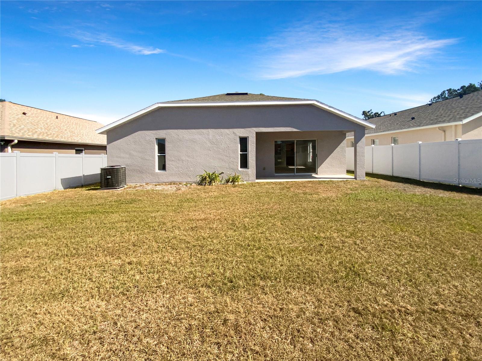 Listing photo id 12 for 30406 Arrochar Street