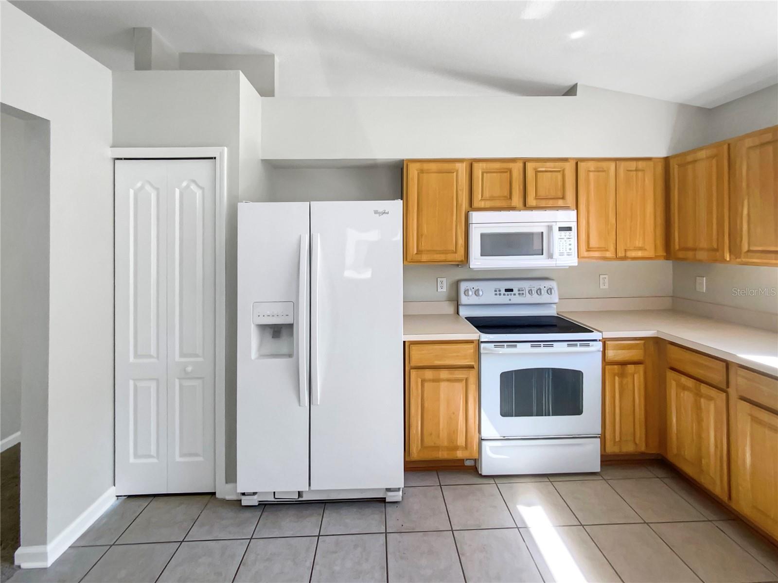 Listing photo id 13 for 30406 Arrochar Street