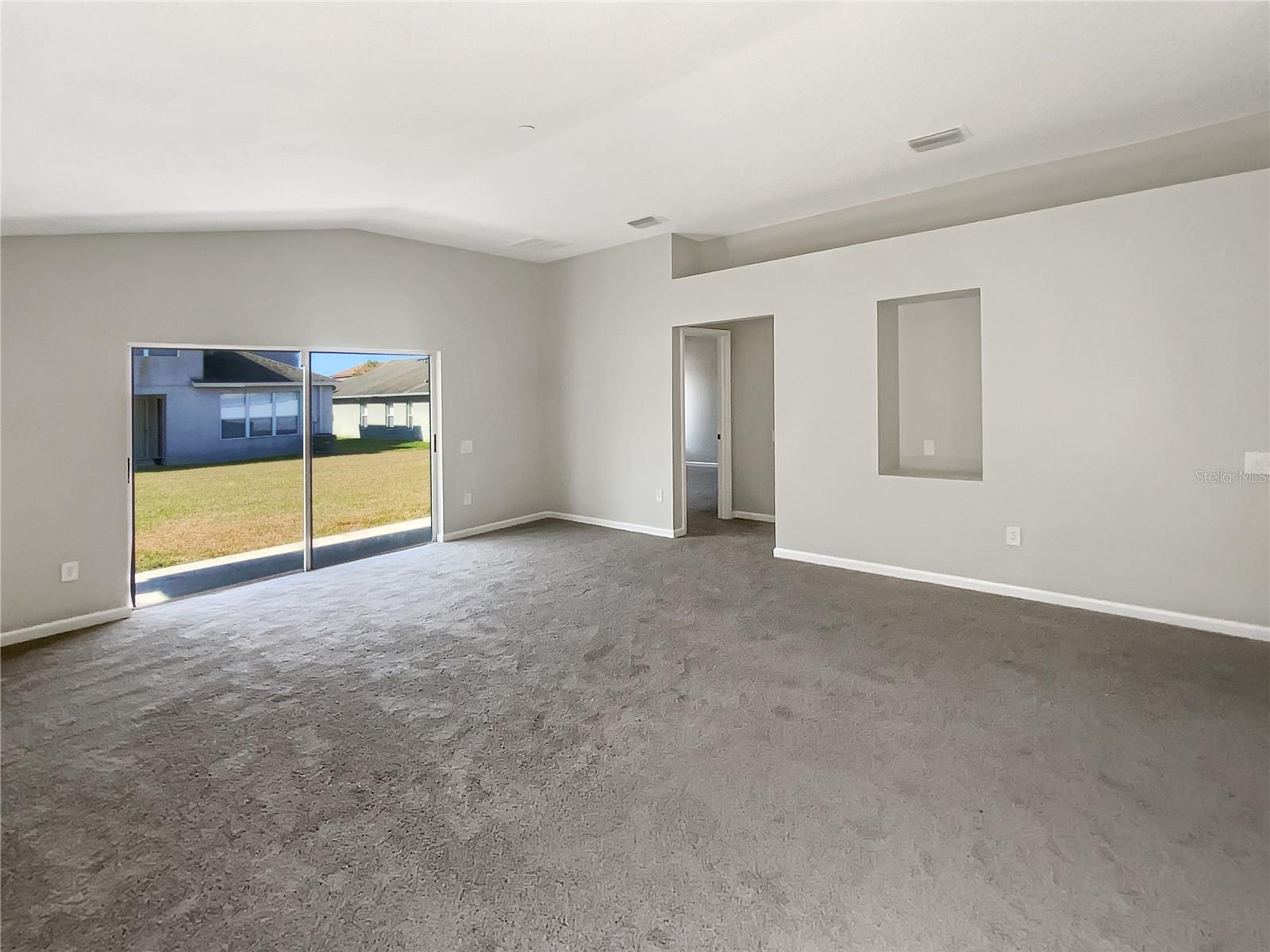 Listing photo id 14 for 30406 Arrochar Street