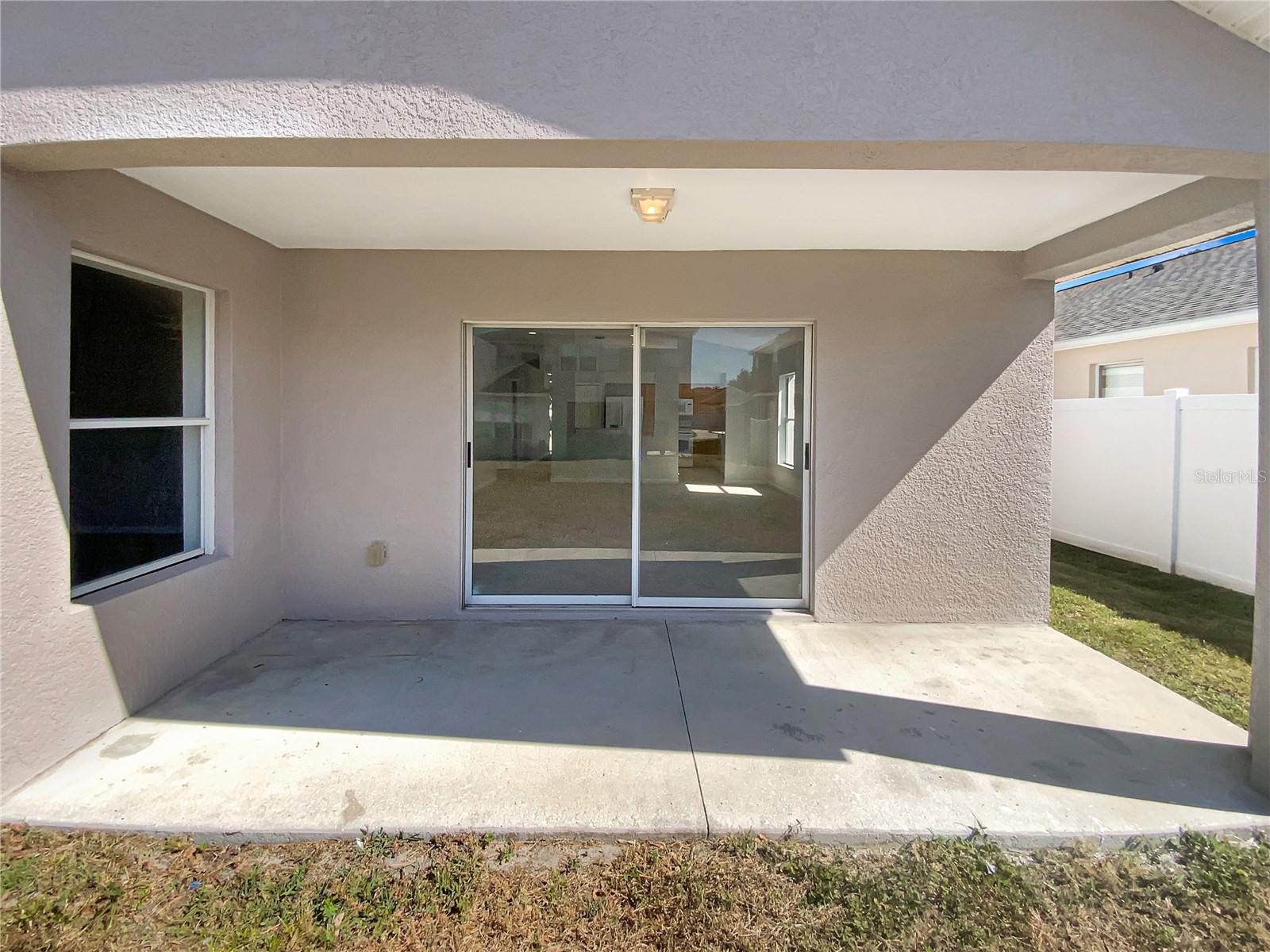 Listing photo id 15 for 30406 Arrochar Street