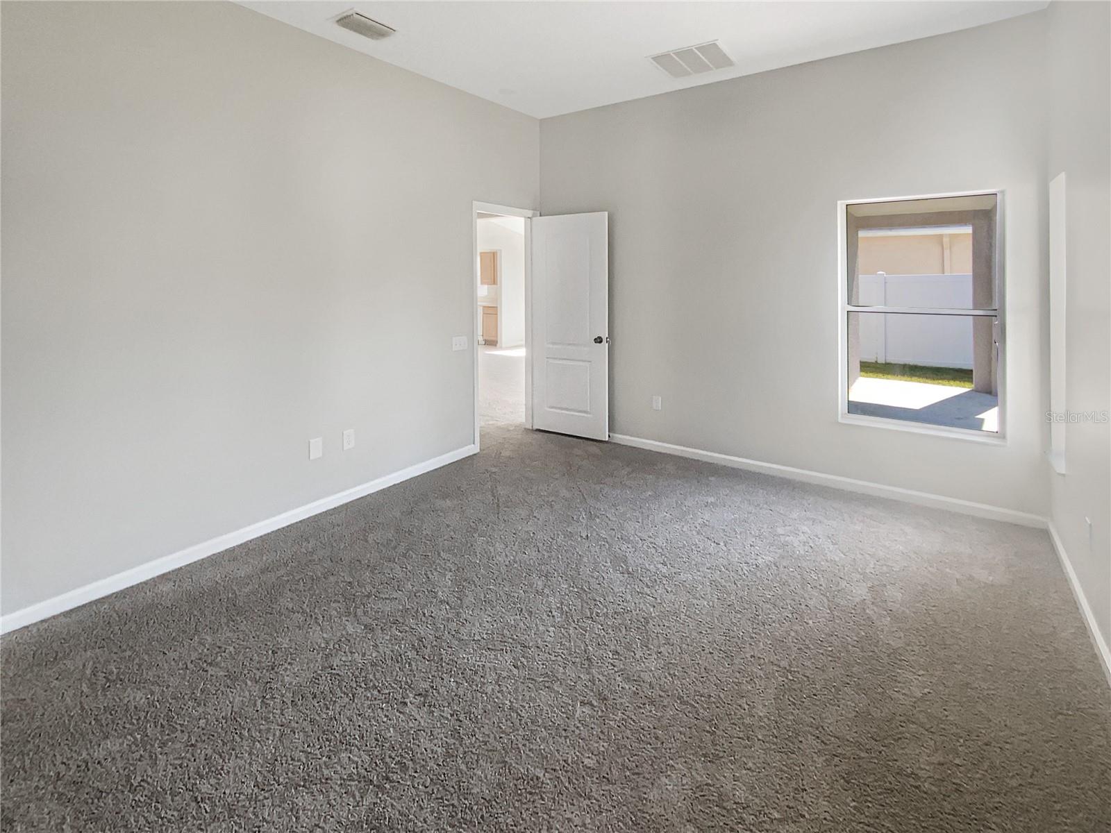 Listing photo id 17 for 30406 Arrochar Street