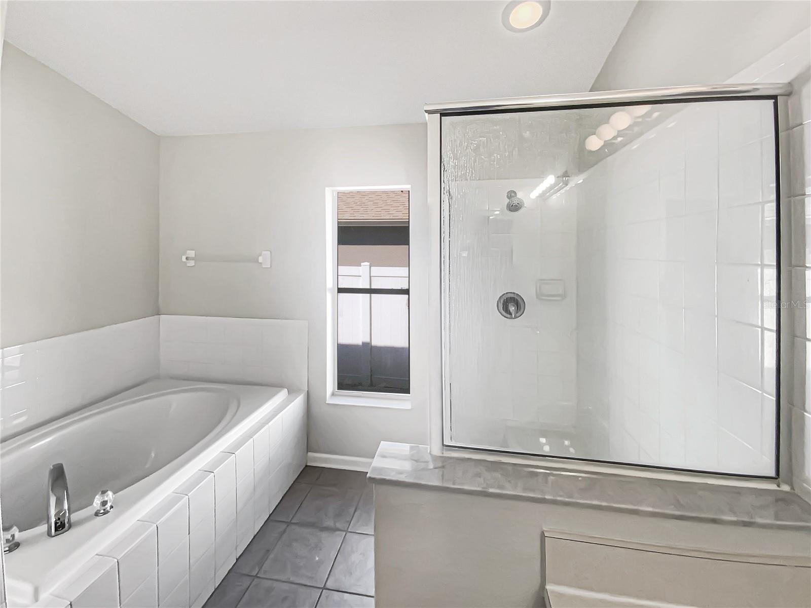 Listing photo id 19 for 30406 Arrochar Street