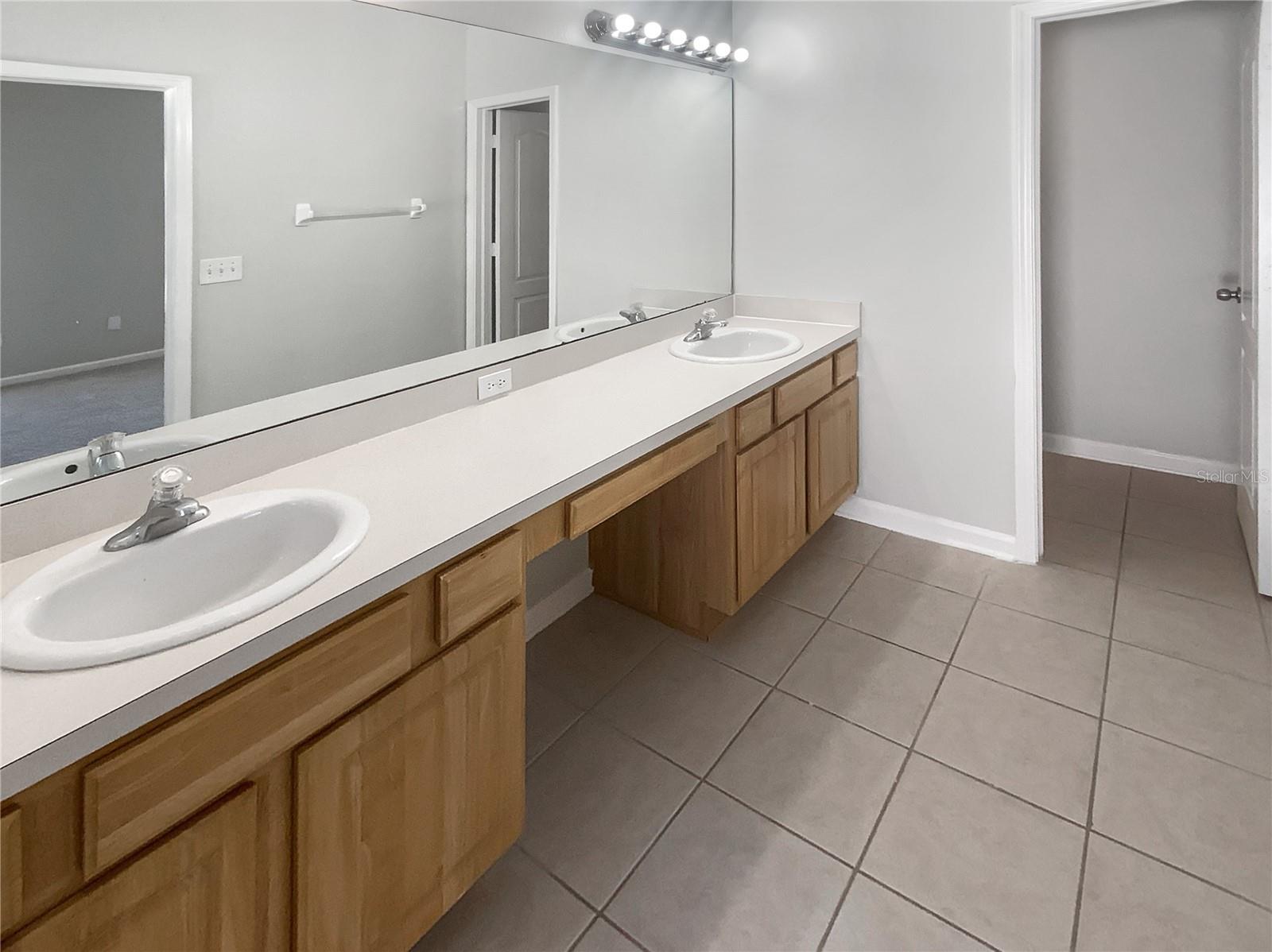 Listing photo id 20 for 30406 Arrochar Street