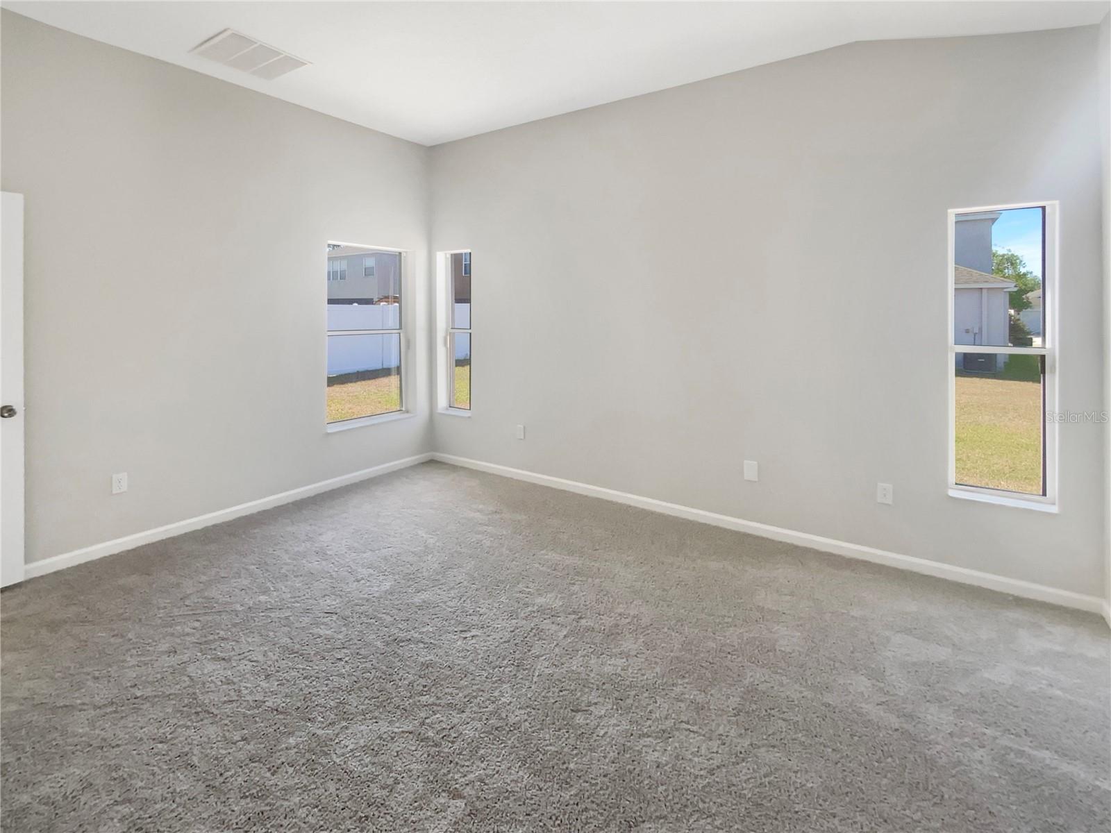 Listing photo id 21 for 30406 Arrochar Street