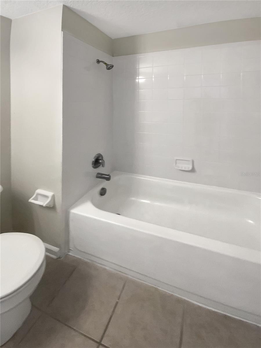 Listing photo id 23 for 30406 Arrochar Street