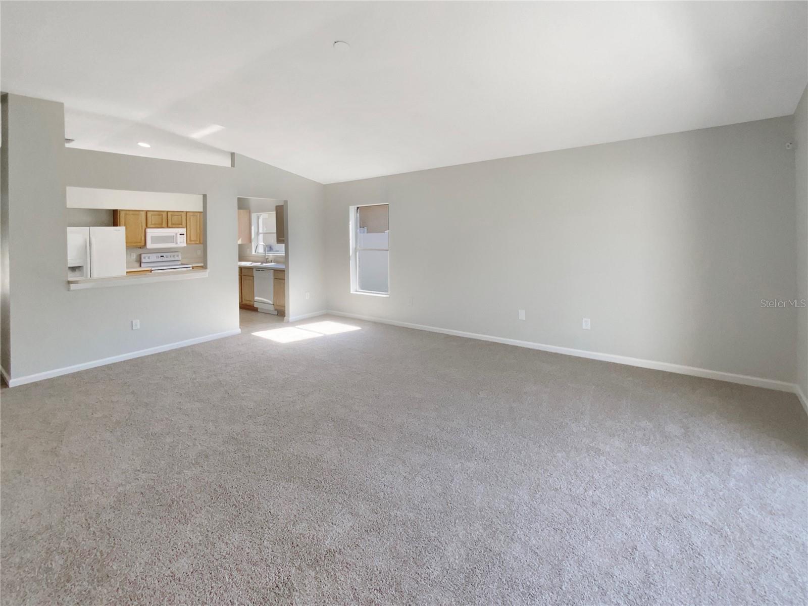 Listing photo id 1 for 30406 Arrochar Street
