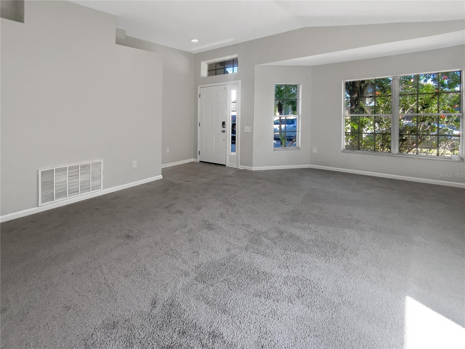 Listing photo id 31 for 30406 Arrochar Street