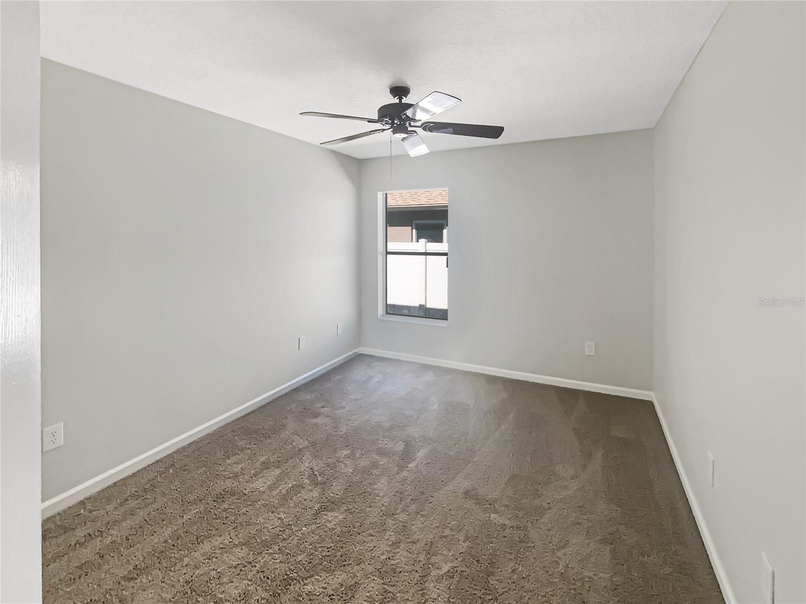 Listing photo id 3 for 30406 Arrochar Street