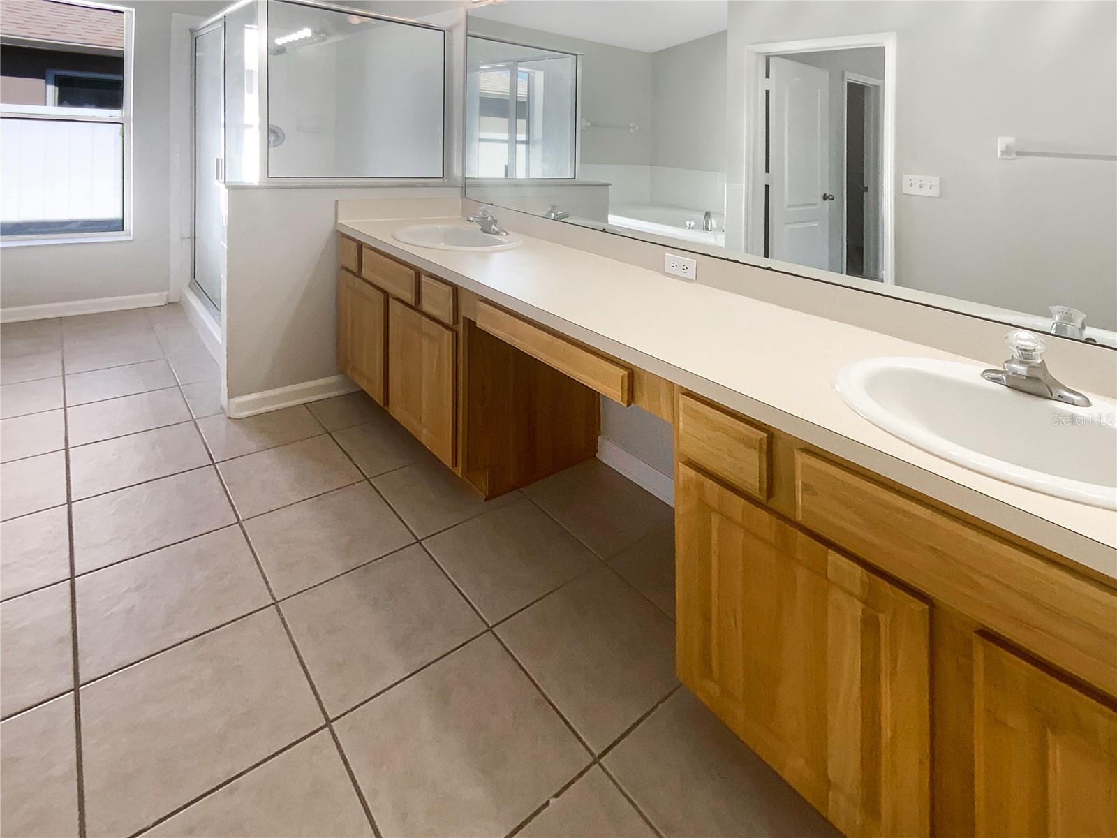 Listing photo id 5 for 30406 Arrochar Street