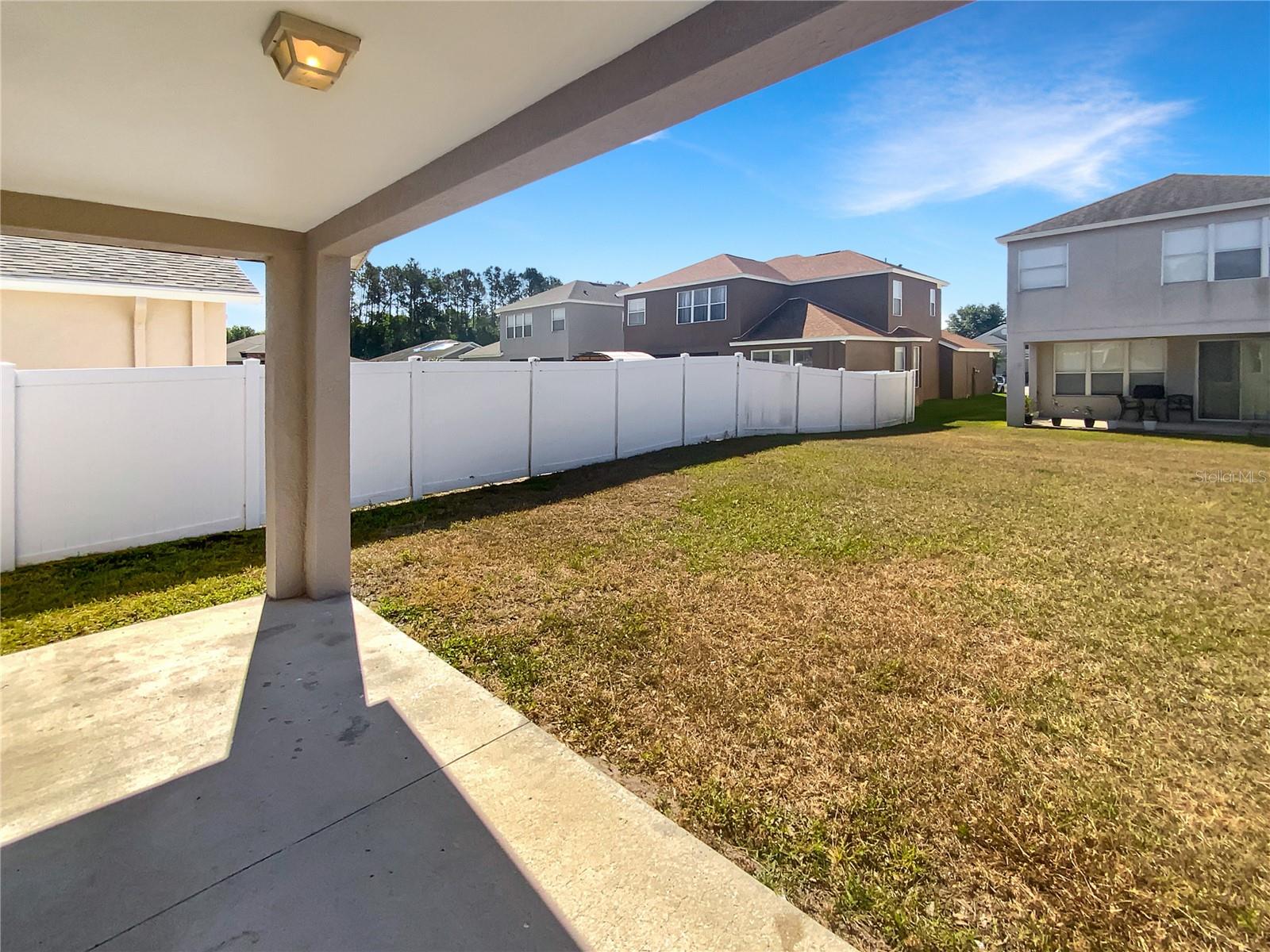Listing photo id 6 for 30406 Arrochar Street