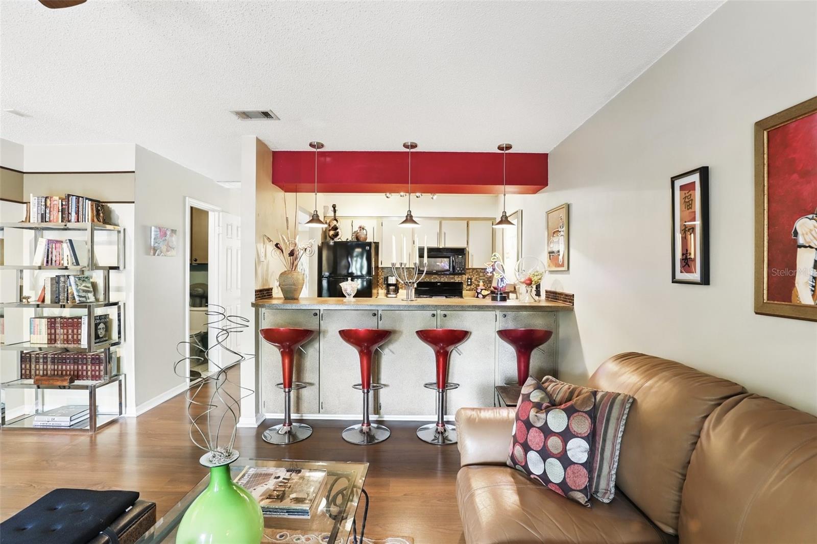 Image 13 of 28 For 1005 Love Lane 25