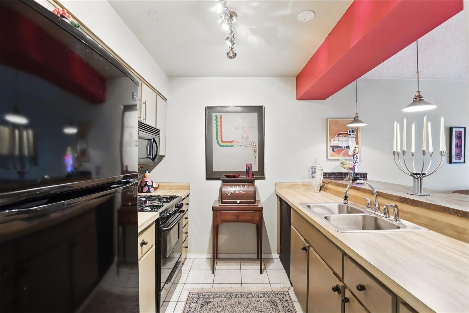 Image 15 of 28 For 1005 Love Lane 25