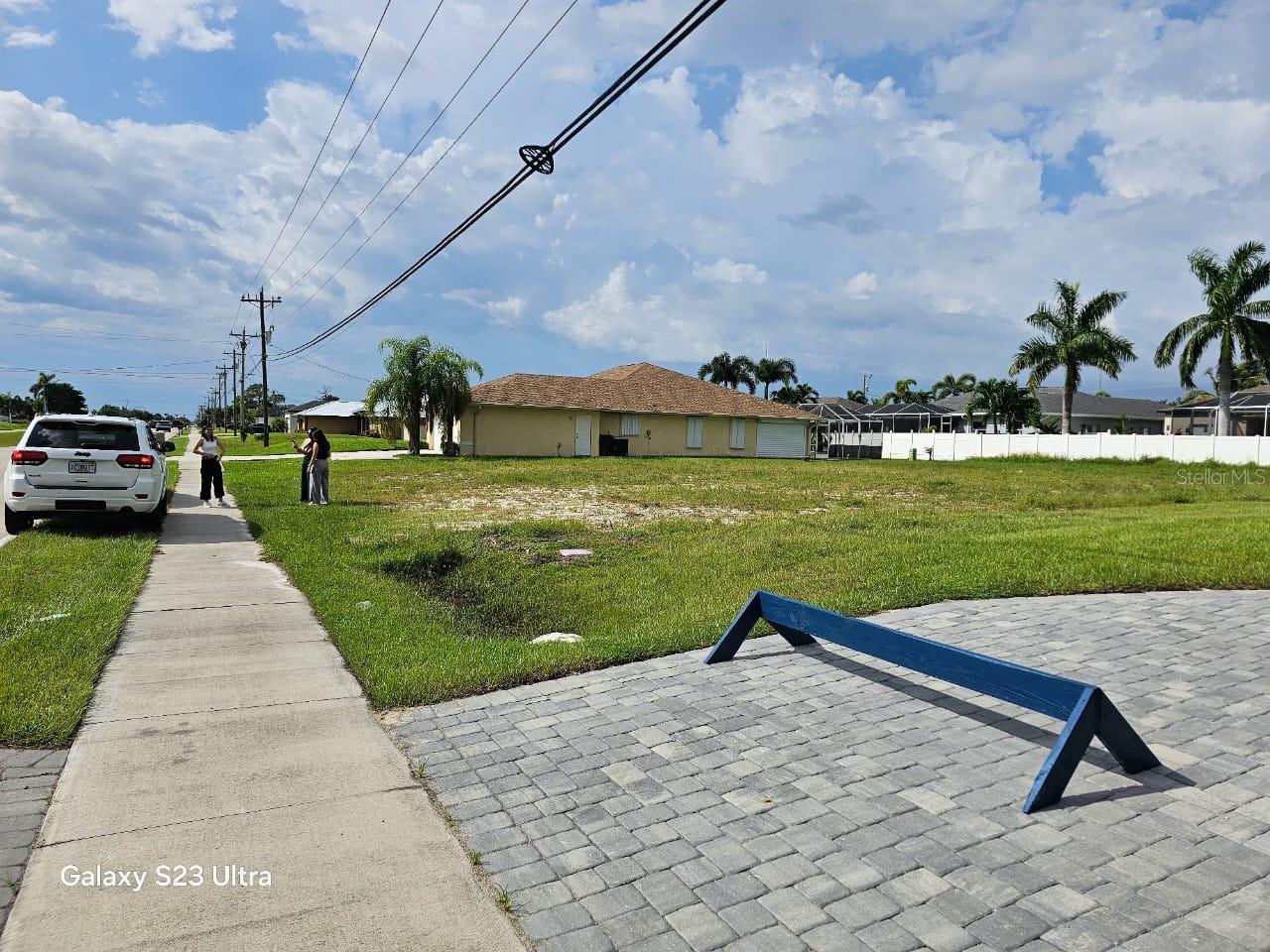 Image 2 of 6 For 2910 Chiquita Boulevard S