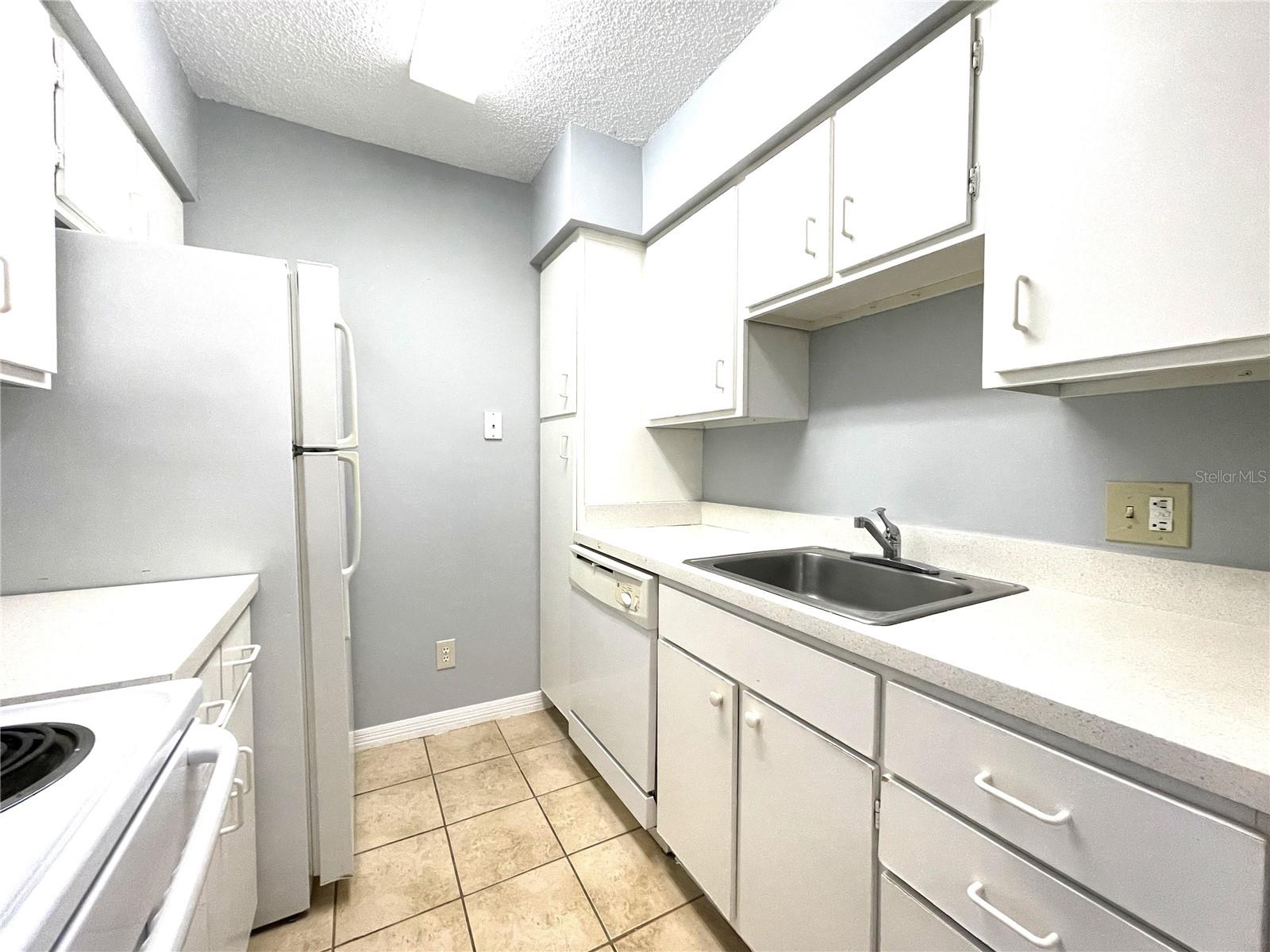 Image 12 of 35 For 455 Wymore Road 203