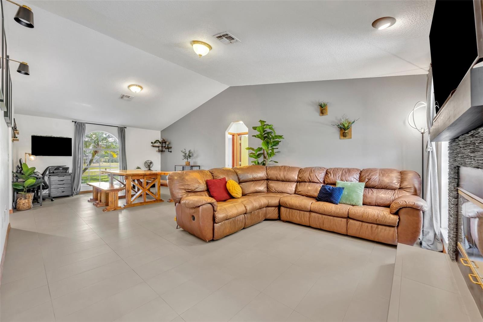 Image 11 of 61 For 2810 Windsong Lane