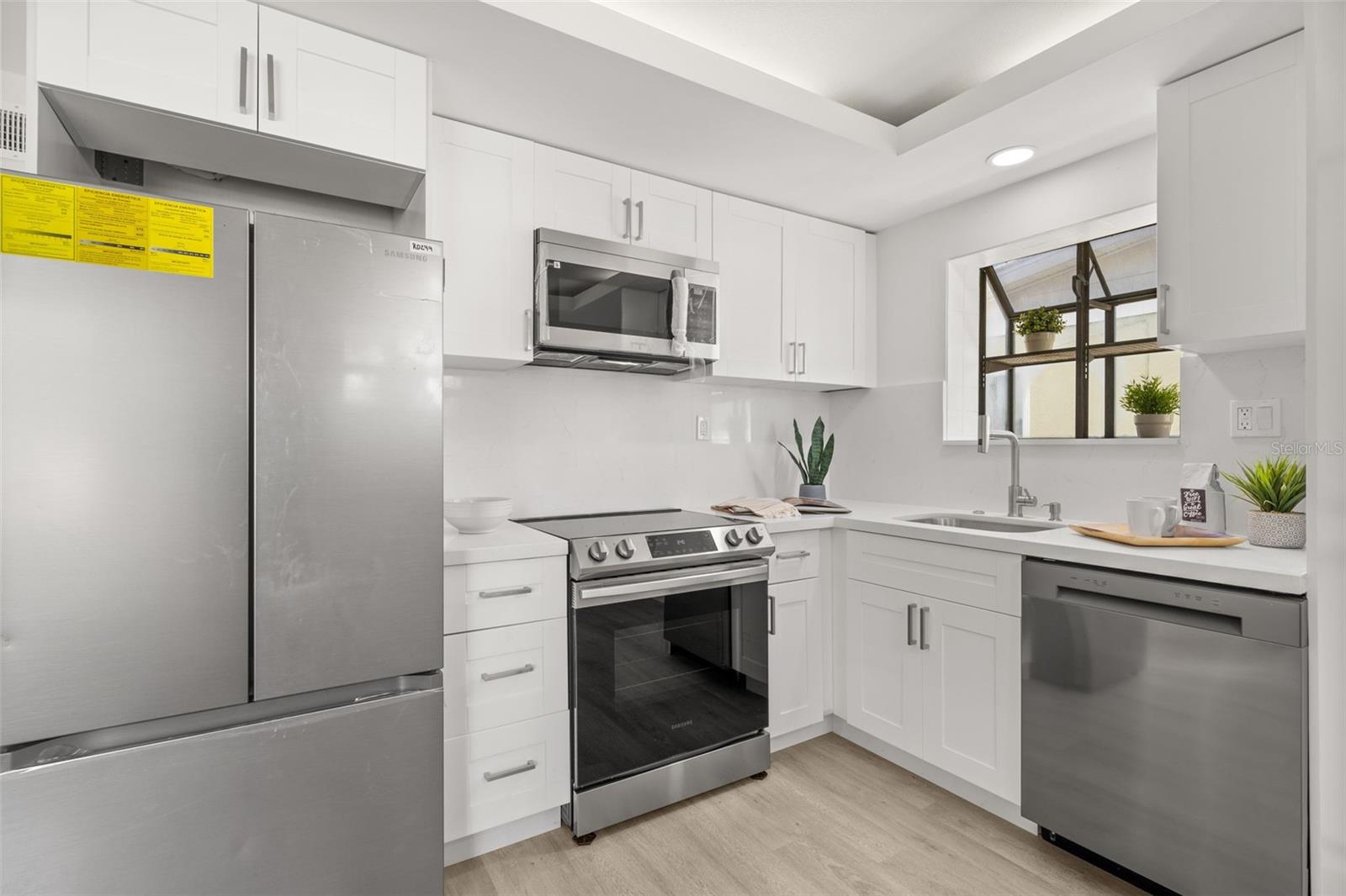 Image 10 of 25 For 4135 Des Moines Street Ne 4135