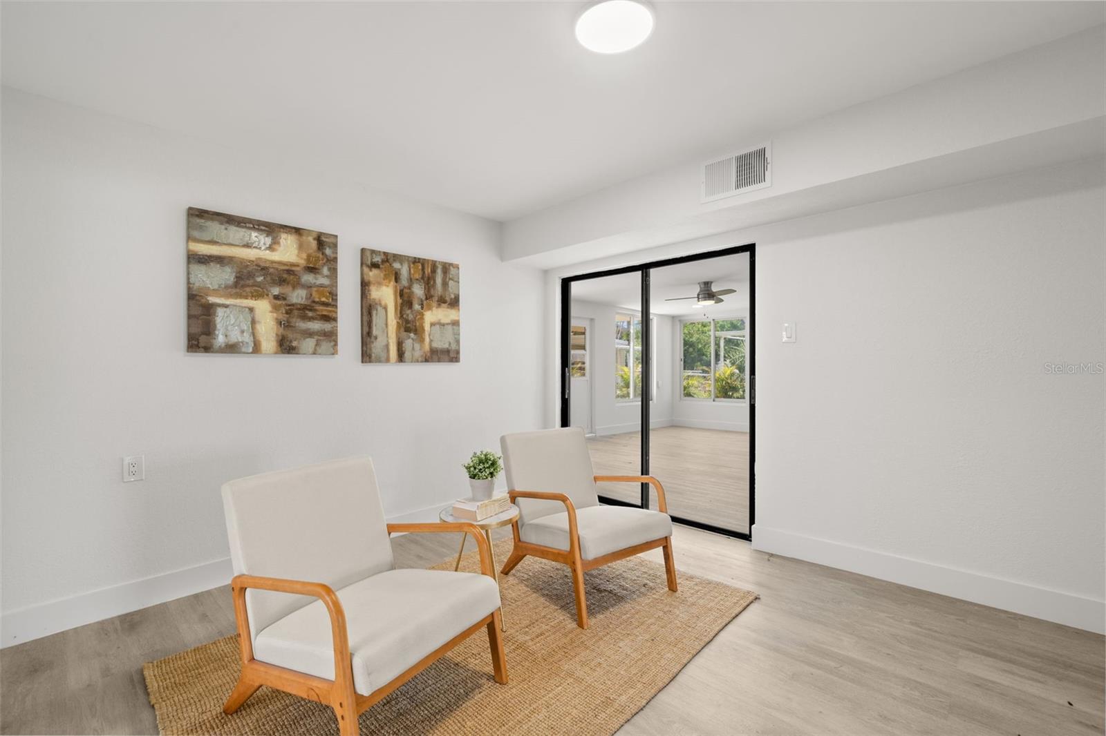 Image 11 of 25 For 4135 Des Moines Street Ne 4135