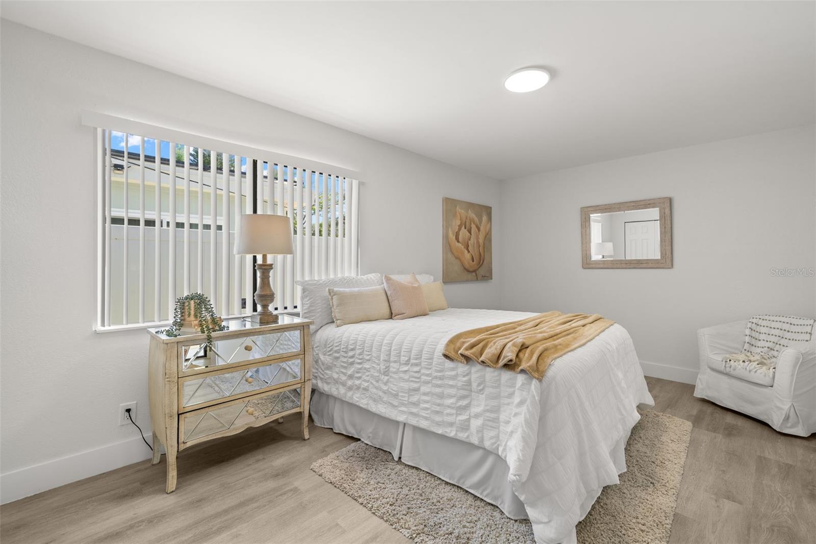 Image 12 of 25 For 4135 Des Moines Street Ne 4135