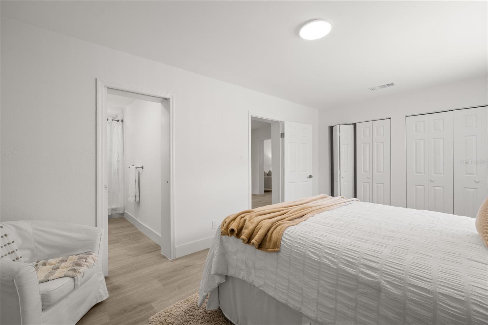 Image 13 of 25 For 4135 Des Moines Street Ne 4135
