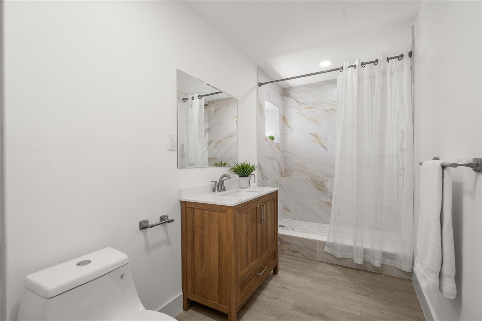 Image 14 of 25 For 4135 Des Moines Street Ne 4135