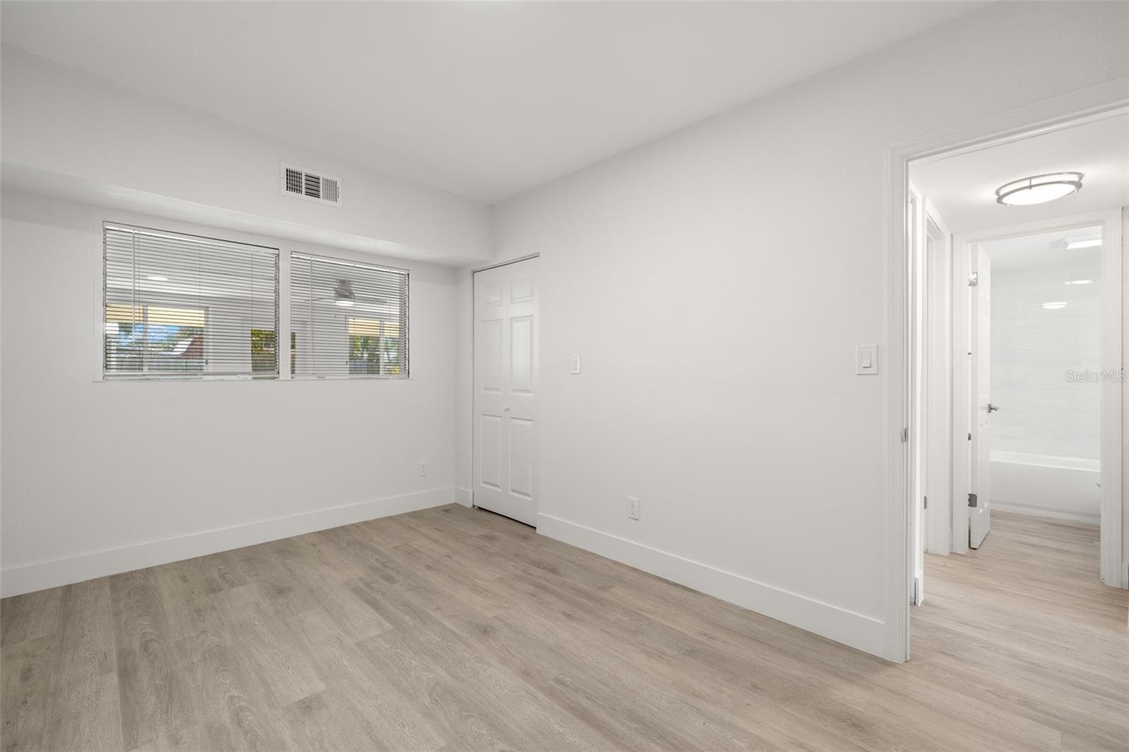 Image 15 of 25 For 4135 Des Moines Street Ne 4135