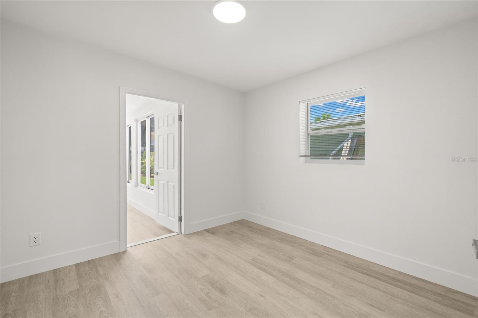 Image 16 of 25 For 4135 Des Moines Street Ne 4135