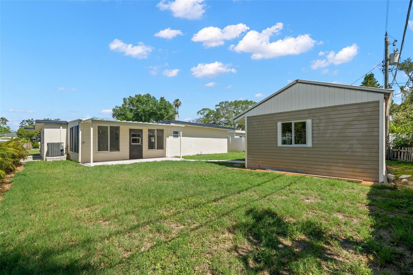 Image 20 of 25 For 4135 Des Moines Street Ne 4135