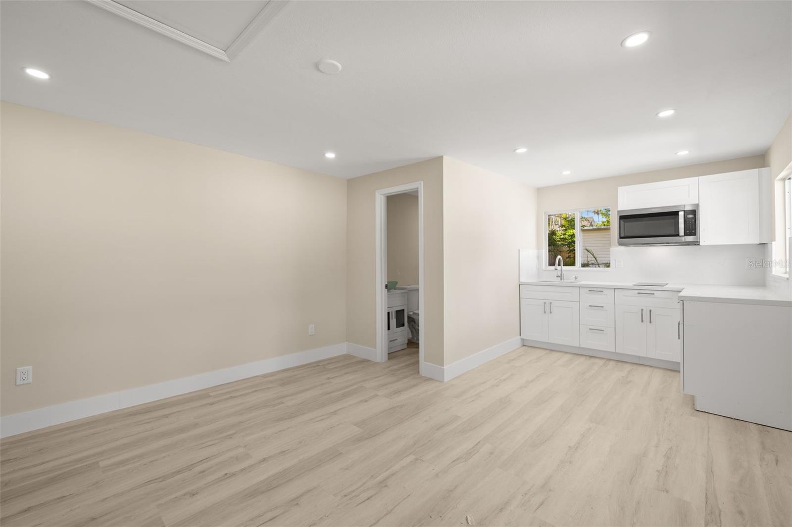 Image 22 of 25 For 4135 Des Moines Street Ne 4135