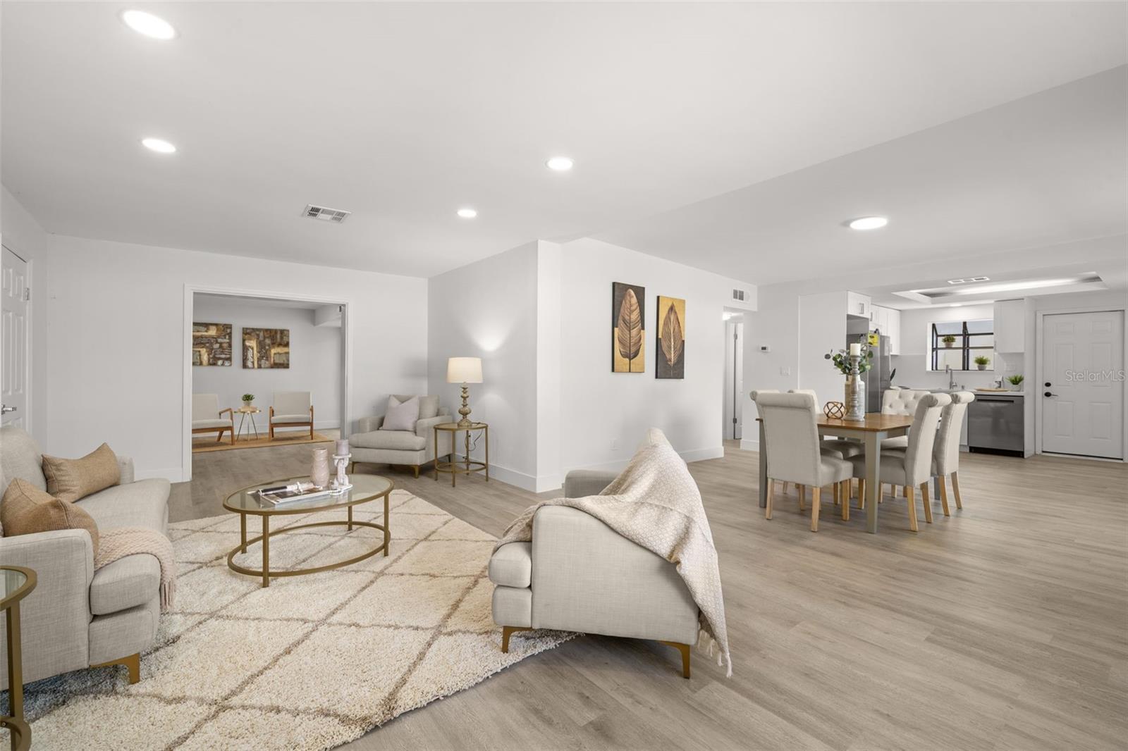 Image 3 of 25 For 4135 Des Moines Street Ne 4135