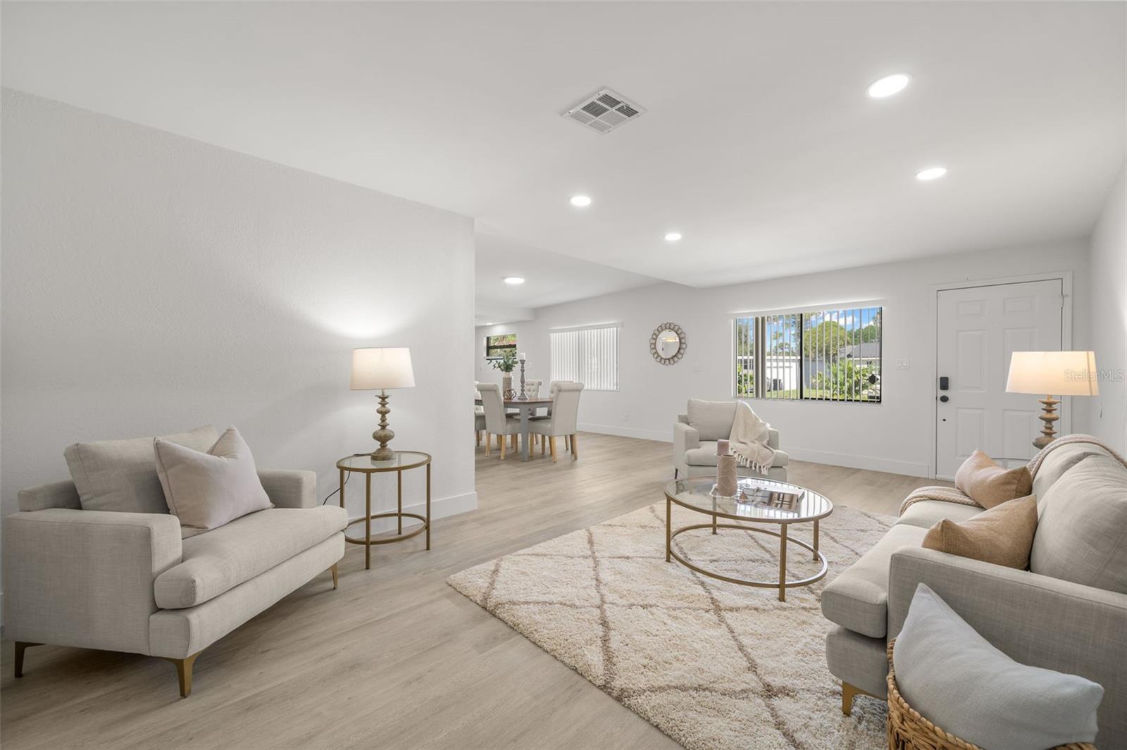 Image 4 of 25 For 4135 Des Moines Street Ne 4135