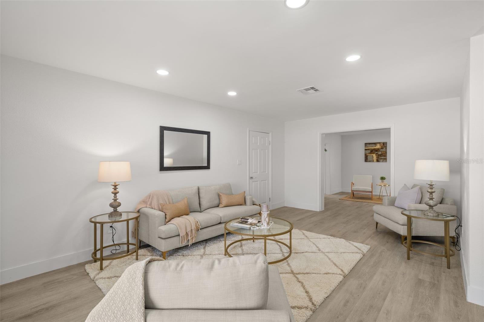Image 5 of 25 For 4135 Des Moines Street Ne 4135