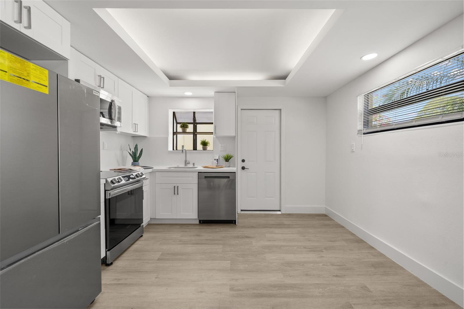 Image 9 of 25 For 4135 Des Moines Street Ne 4135