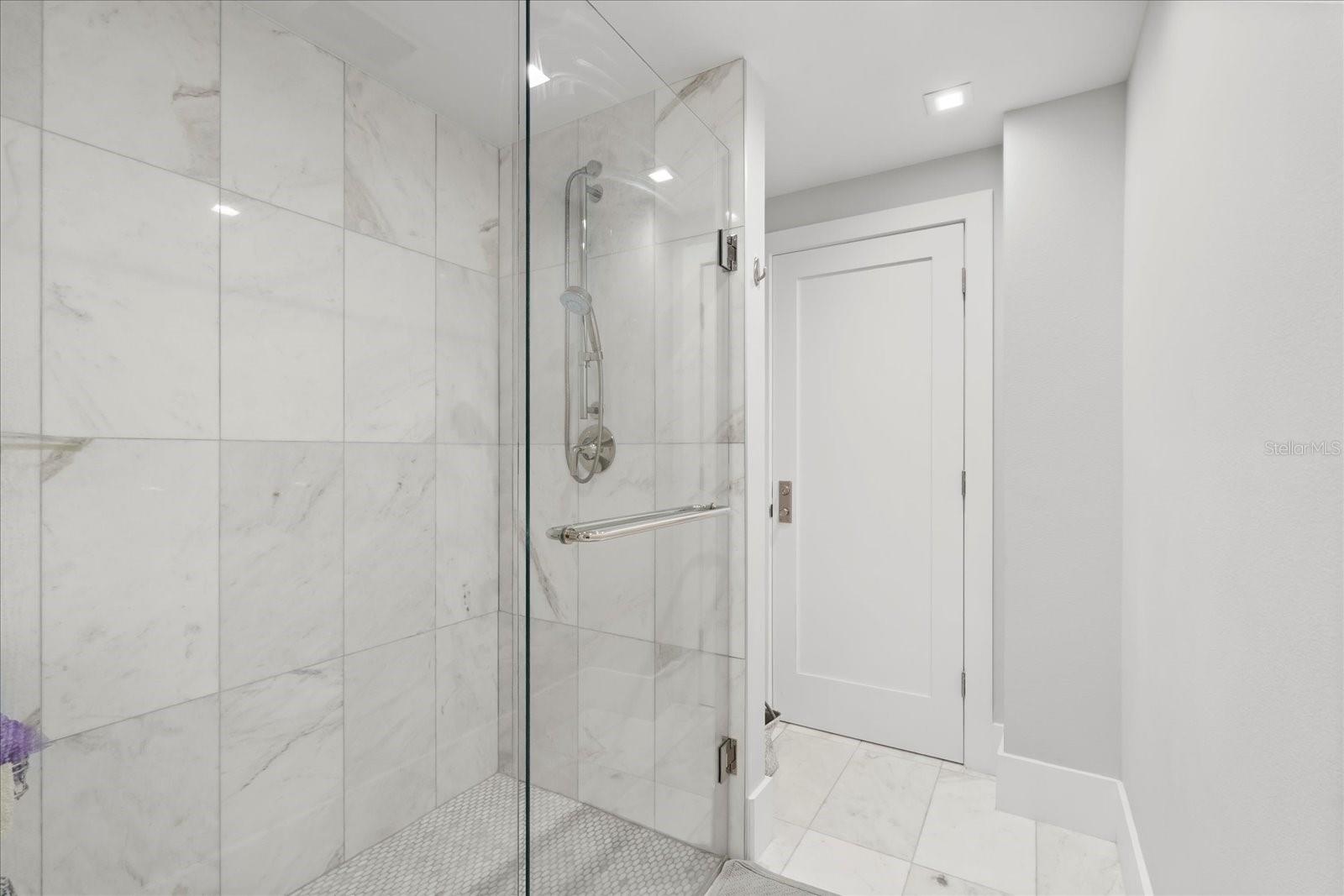 Image 21 of 42 For 311 Morse Boulevard 2-3